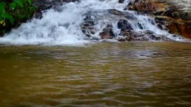 Art arda sıralı akışından su