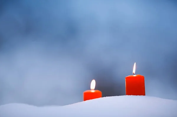 Velas Rojas Nieve — Foto de Stock