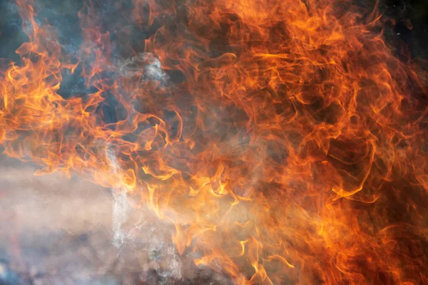 Alevler Duman Yangın Arka Planı — Stok fotoğraf
