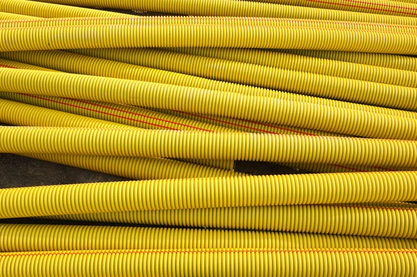Stos Żółtych Plastikowych Rurek — Zdjęcie stockowe