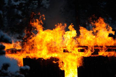 Alev alev yanan bir baraka,