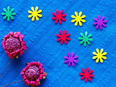 testure ve çiçekler