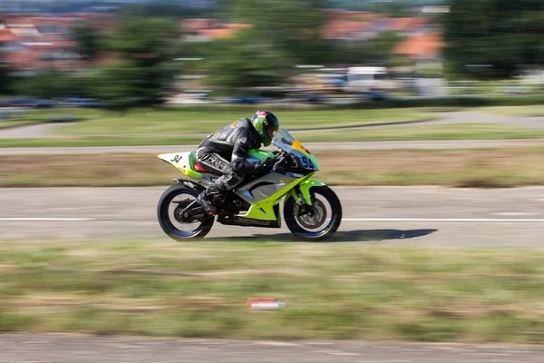 Kraljevo, Sırbistan - Temmuz 05: Bilinmeyen binici Op katılır — Stok fotoğraf