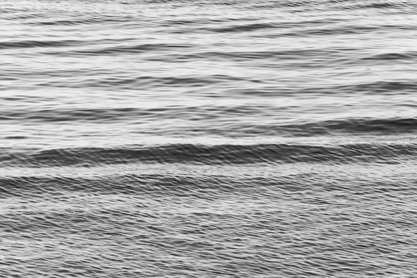 Ondas do mar preto e branco — Fotografia de Stock