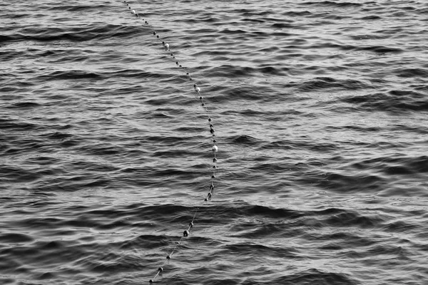 Mar preto e branco — Fotografia de Stock