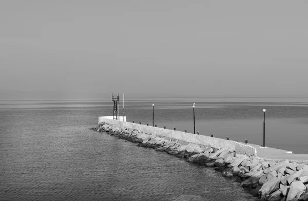 Bela paisagem marinha preto e branco — Fotografia de Stock