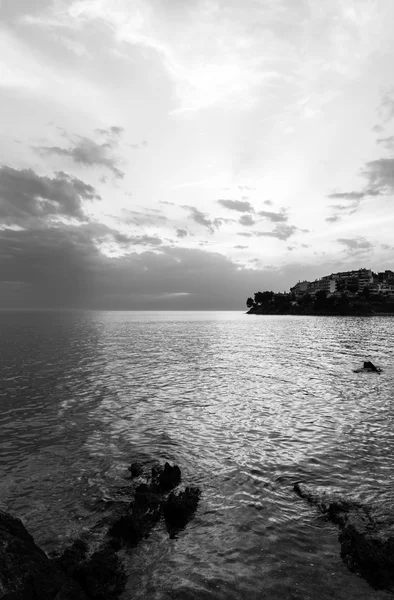 Poente do mar preto e branco — Fotografia de Stock
