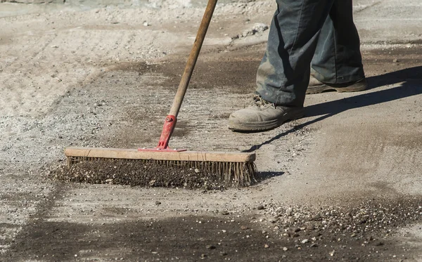 Worker with large scrub brush — Stock Photo, Image