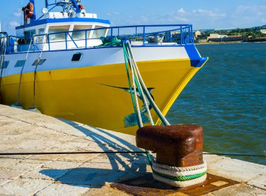 Limanda demirli gemiler