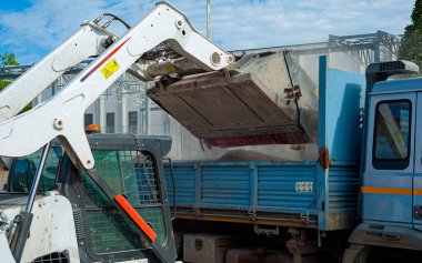 Süpürge eklentileri mini kazıcı. Süpürge toplar, toplar, döker ve döker..