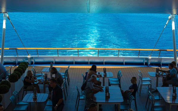 Mer Méditerranée Septembre 2019 Chaises Longues Tables Bois Sur Pont — Photo