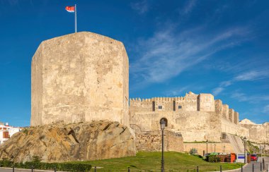 Tarifa, İspanya - 24 Kasım 2019: Guzman el bueno kalesi, Tarifa, Cadiz, İspanya