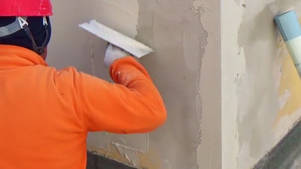 Travailleur Construction Plâtrant Mur Avec Truelle Américaine Main — Video