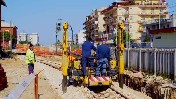 Modugno Włochy Kwietnia 2019 Pracownicy Maszyna Operacyjna Akcji Celu Przebudowy — Wideo stockowe