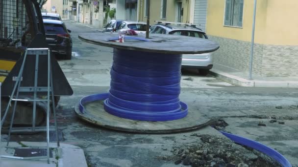 Modugno Італія Грудень 2020 Копати Обмежену Секцію Похованих Рифлених Пластикових — стокове відео