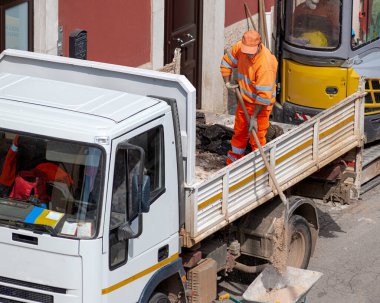 Coronavirus COVID-19 salgını sırasında yol restorasyonunda çalışıyordum..