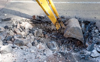 Çalışan Kazıcı Traktörü Sokak Kazma Şehri