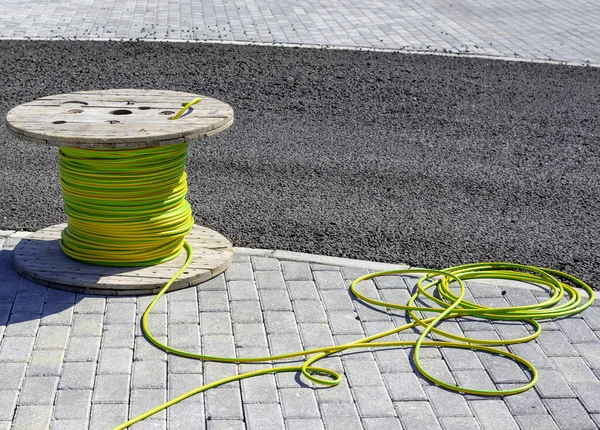 Cable Eléctrico Con Bobina Madera Cable Eléctrico Esperando Ser Deslizado — Foto de Stock