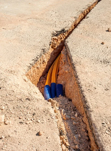 Worker Inserts Fiber Optic Cables Buried Micro Trench — Stock Photo, Image