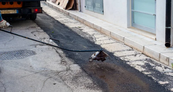 Emulsión Del Betún Pulverización Del Trabajador Del Camino Con Lanza — Foto de Stock