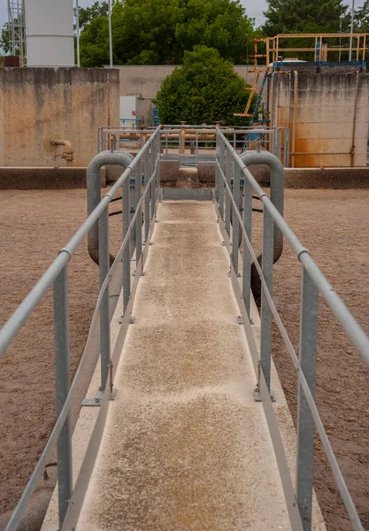 Réservoir Boues Activées Dans Une Usine Traitement Des Eaux Usées — Photo