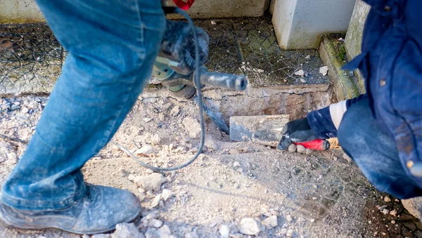 Planta Construcción Los Trabajadores Que Utilizan Jackhammer Llana Realizar Pista — Foto de Stock