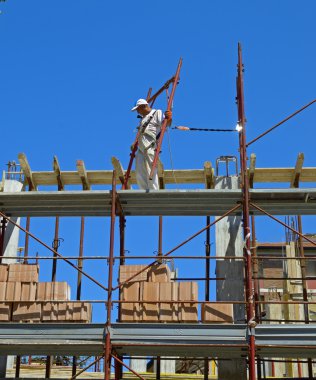 Constructrion sitesi - iskele ve işçi