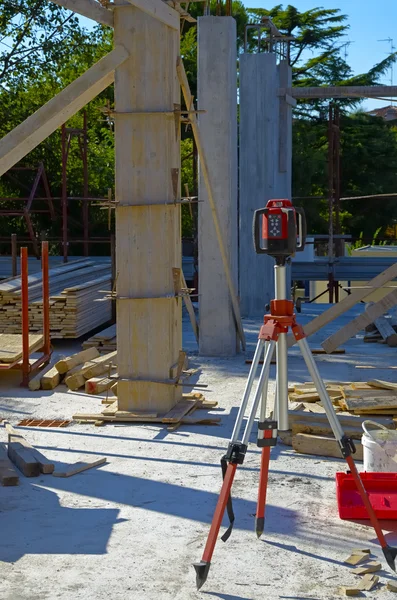 Electronic level on a tripod set up at a construction site — Stock Photo, Image
