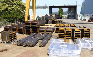 Levha ve metal profiller bir fabrikada stoklanmayacaktır