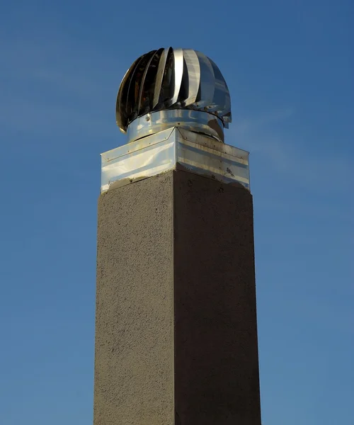 Komin ze stali nierdzewnej obrotowe okrągła — Zdjęcie stockowe