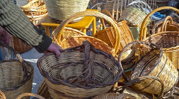 Ingredienser på vit bakgrund för en frittata med sparris — Stockfoto