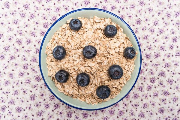 Oat flakes with blueberries