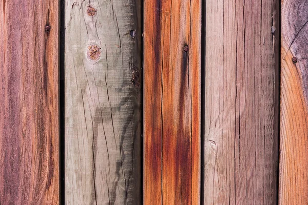 Rústico desgastado celeiro madeira fundo com nós e unhas buracos — Fotografia de Stock