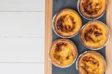 Pasteis de nata, tipik Portekizce Lizbon ekşi hamur işleri yumurta.
