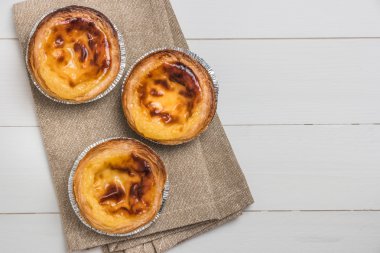 Pasteis de nata, tipik Portekizce Lisbo üzerinden ekşi hamur işleri yumurta.