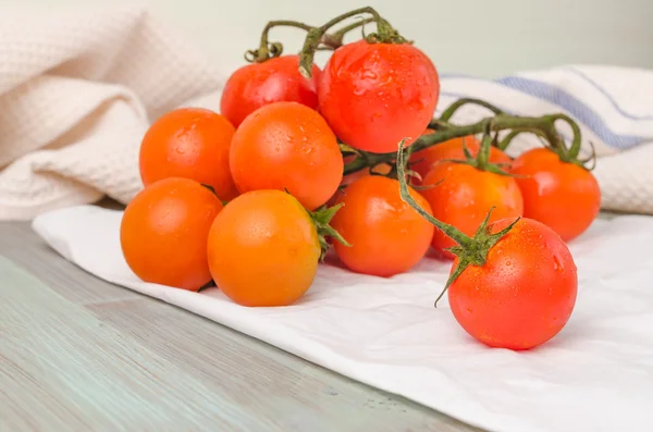 Organic cherry tomatoes with rosemary on wrinkled paper — Stock Photo, Image