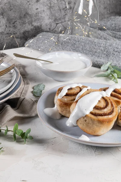 Cinnamon Rolls Cinnabon Icing Christmas Homemade Traditional Winter Festive Dessert — Stock Photo, Image