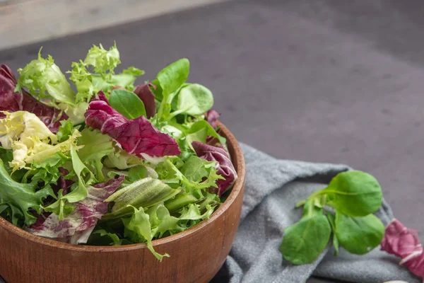 Salade Mix Bladeren Achtergrond Vers Saladepatroon Met Rucola Paarse Sla — Stockfoto