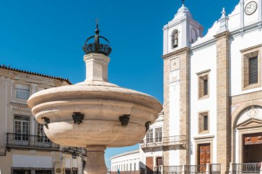 Portekiz, Evora 'da Giraldo Meydanı (Praca do Giraldo). Evora bir UNESCO Dünya Mirası Alanı.