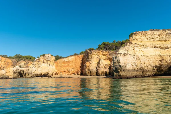 Cuevas Naturales Playa Algarve Portugal Arcos Acantilados Rocosos Los Siete —  Fotos de Stock