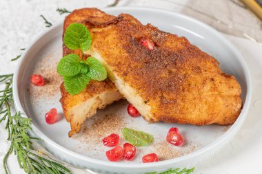 Limon, nar, çam fıstığı ve tarçınlı geleneksel Noel Tavşanadaları. İspanyol Torrijaları ya da Fransız tostları tezgahın üzerinde kapanıyor.