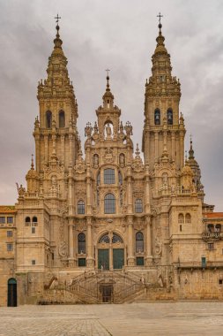 Santiago de Compostela Katedrali, Galiçya, İspanya. Santiago de Compostela 'daki Obradeiro Meydanı antik hacı rotalarının bitiş noktası, Camino de Santiago veya St. James Yolu