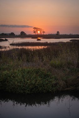 Gün batımı görünümü'Ria de Aveiro, Ovar, Portekiz