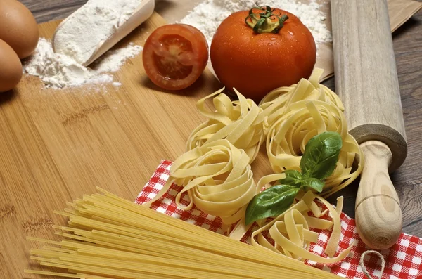 Pasta and ingredients for pasta — Stock Photo, Image