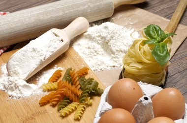 Makarna ve makarna için malzemeler