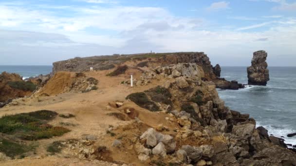 Nau dos Corvos no Cabo do Carvoeiro, Peniche, Portugal — Vídeo de Stock