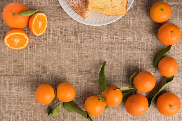 Natuurlijke zoete clementines op rustieke tafel van bovenaf — Stockfoto