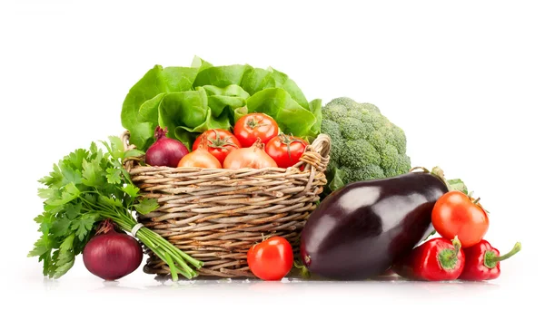 Full basket of ripe vegetables — Stock Photo, Image