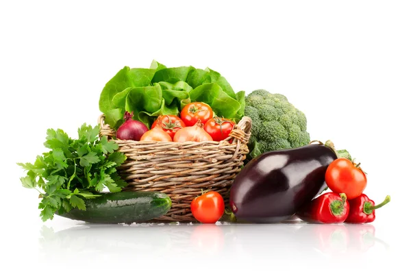 Full basket of ripe vegetables — Stock Photo, Image