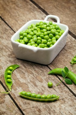 Tam kase taze yeşil bezelye